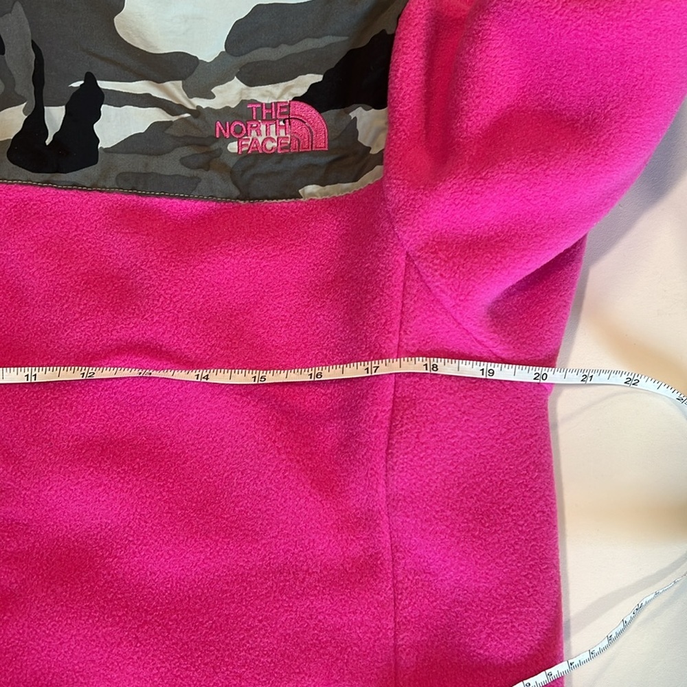 The north face - girls xl, ladies small neon pink fleece/camo - Picture 7 of 9